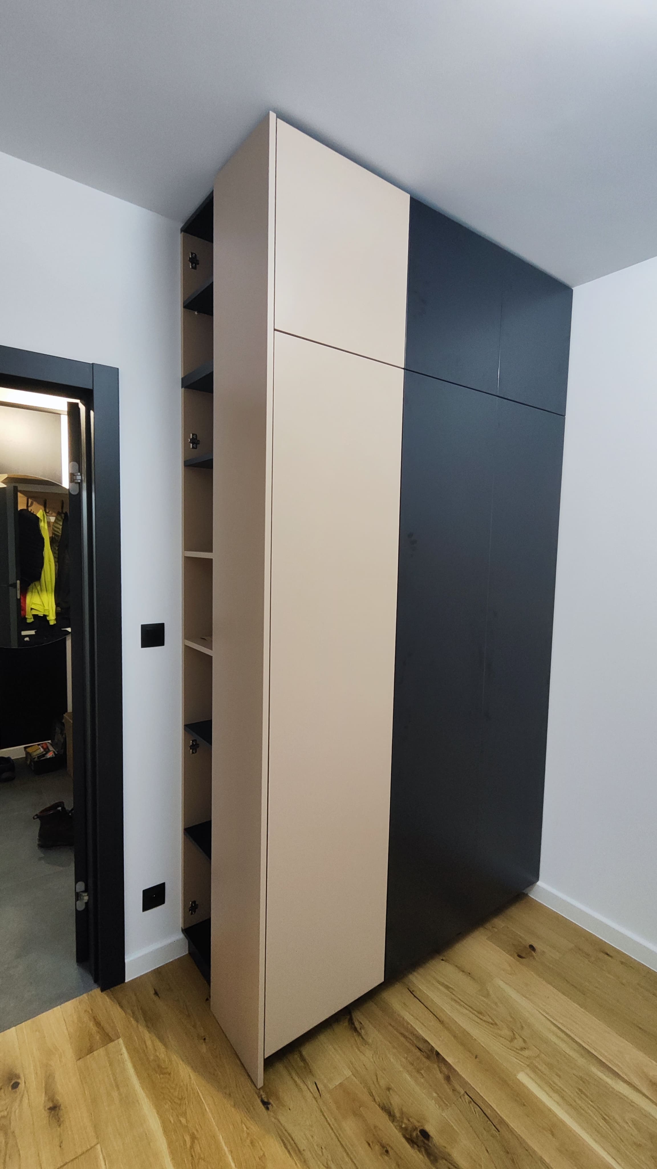 Garderoba 22